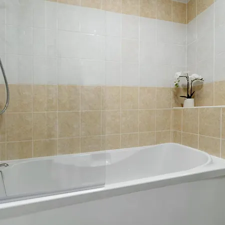 1 Bed In Oc-lr185 Apartman